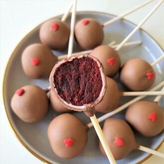 Red Velvet Cakepops 